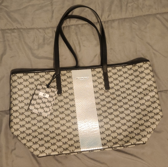 Michael Kors Monogram Black and White Tote Silver Stripe - Picture 10 of 10